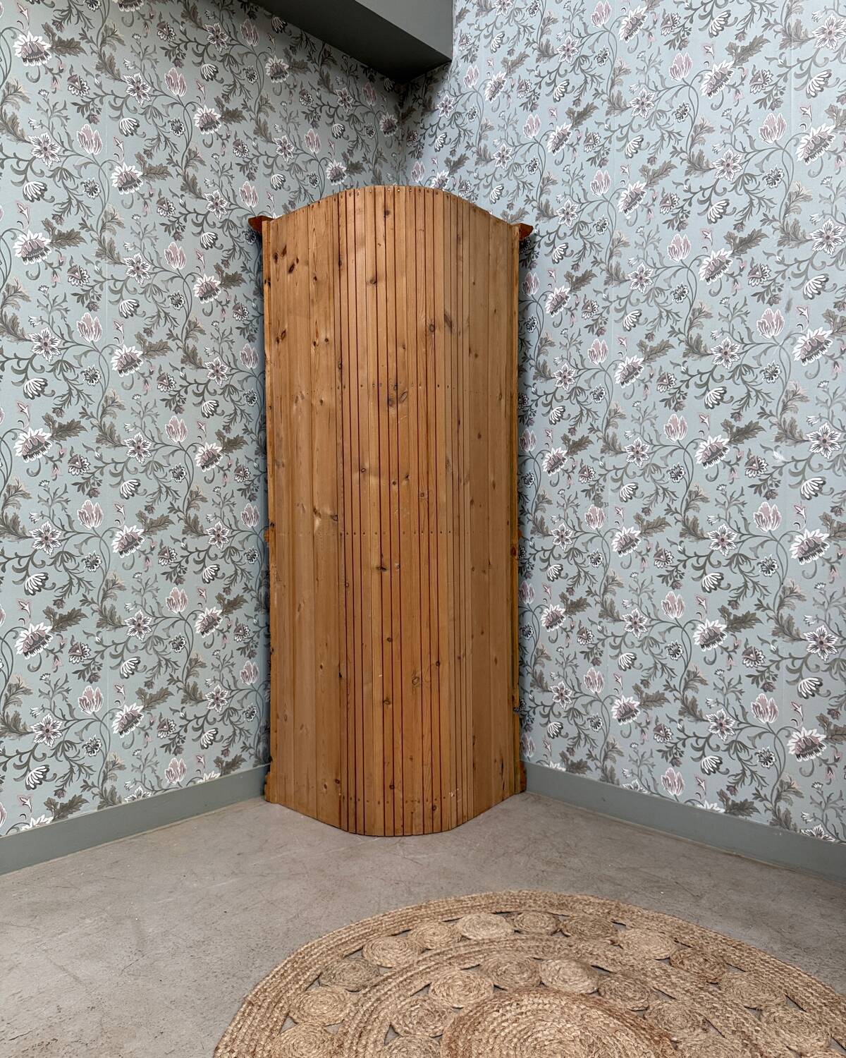 Vintage corner cupboard (renovated)