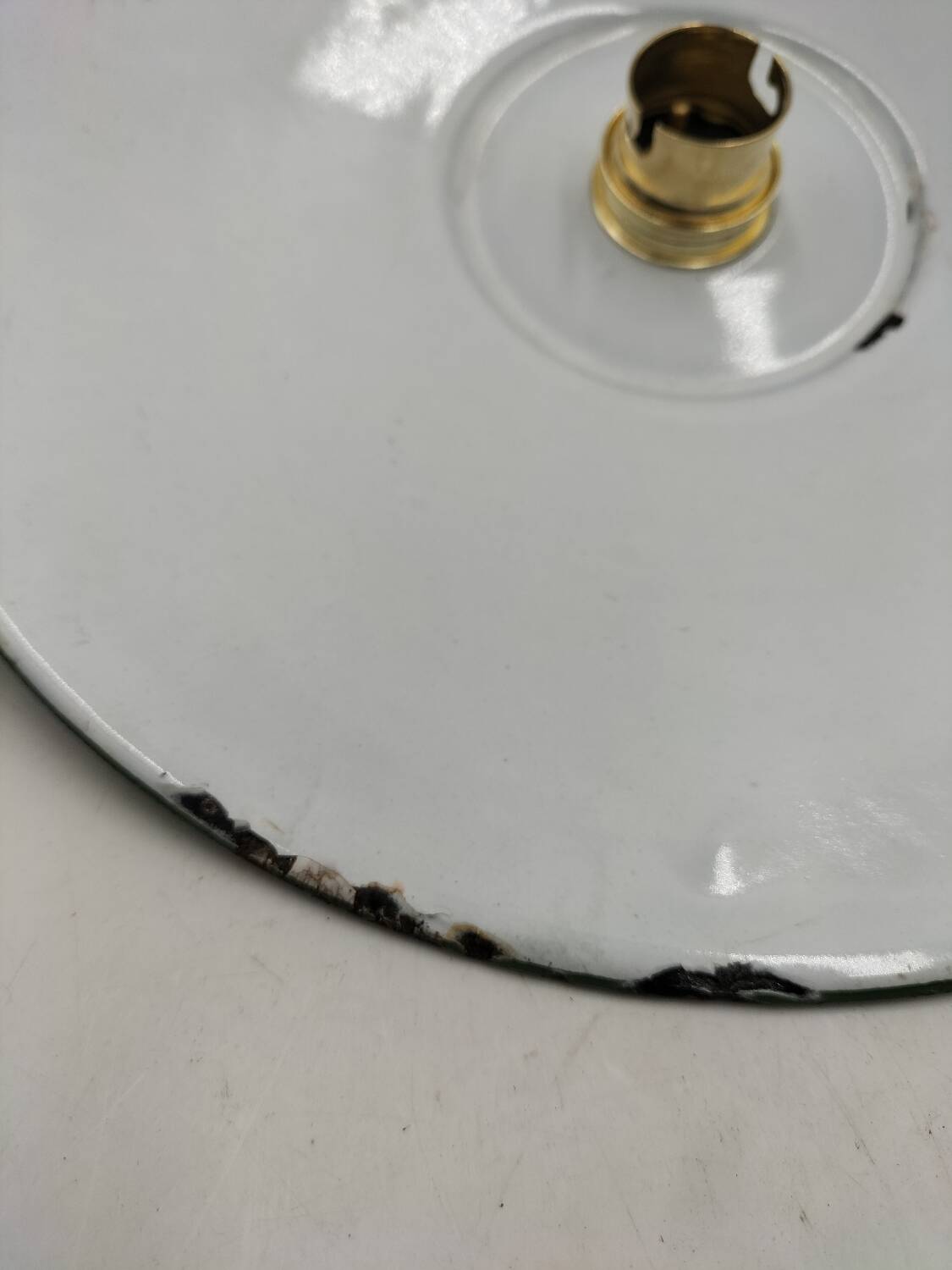 Enamelled sheet metal suspensions