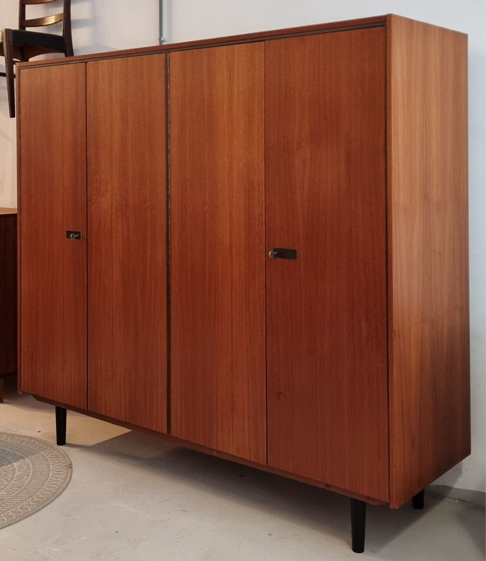 Armoire du milieu du siècle