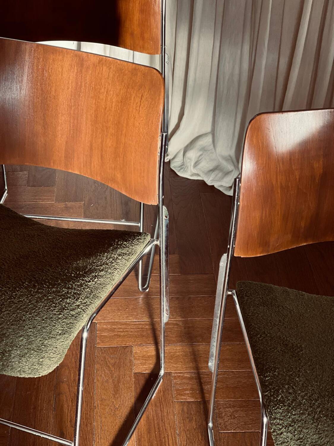Lot de 4 chaises vintage design années 70 – bois, chrome