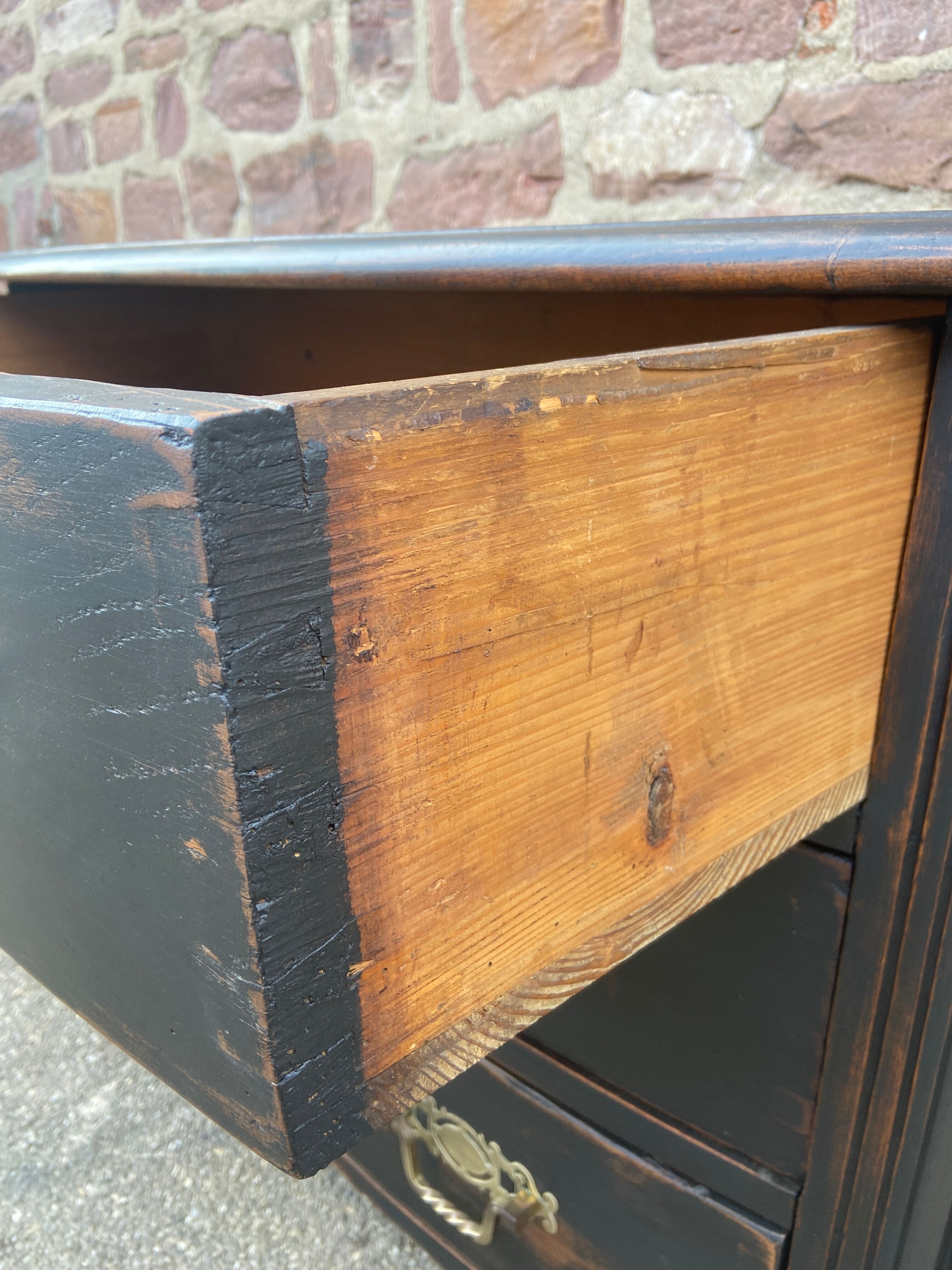 Alsatian curved chest of drawers XVIIIth patinated