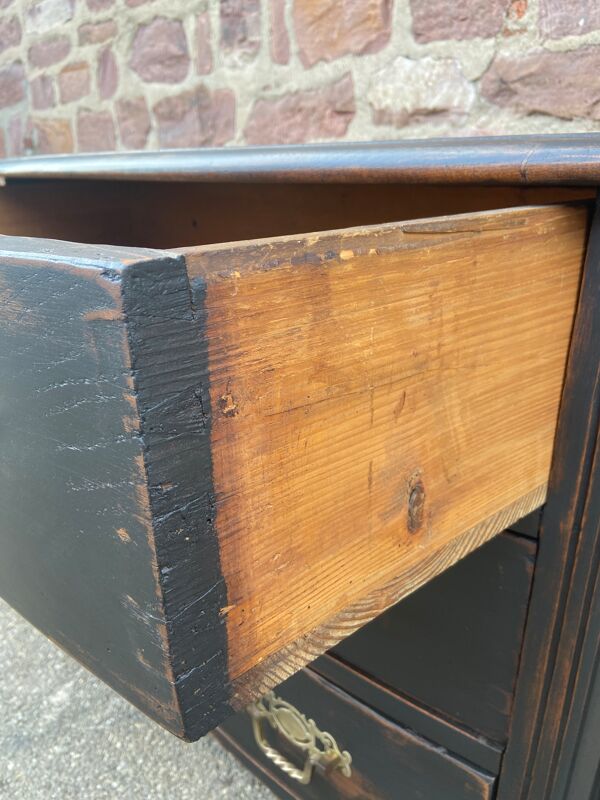 Commode galbée alsacienne XVIIIème patinée