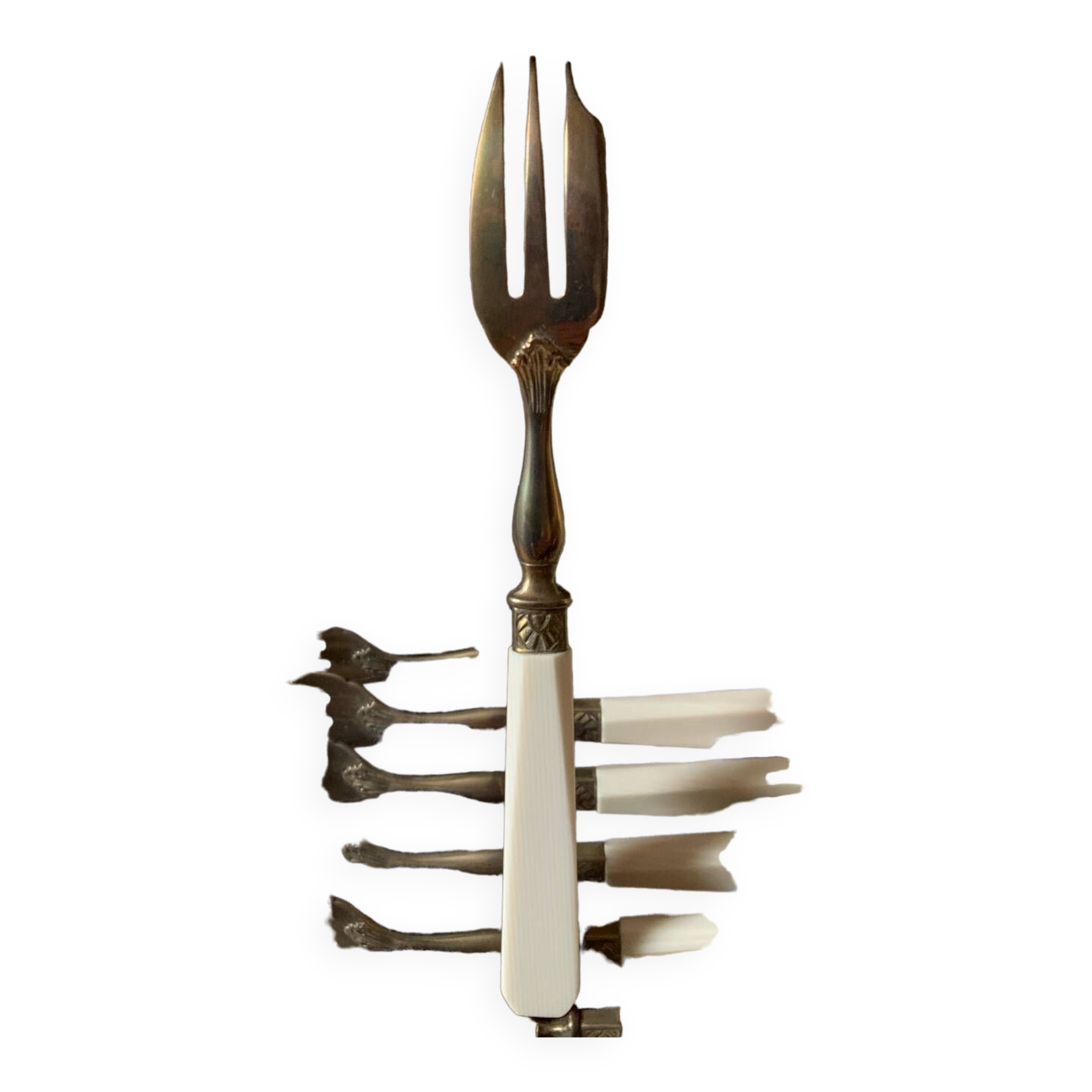 Household dessert forks