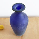 Vase en pâte de verre bleu foncé