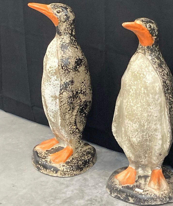 Paire d’anciennes statues de jardin