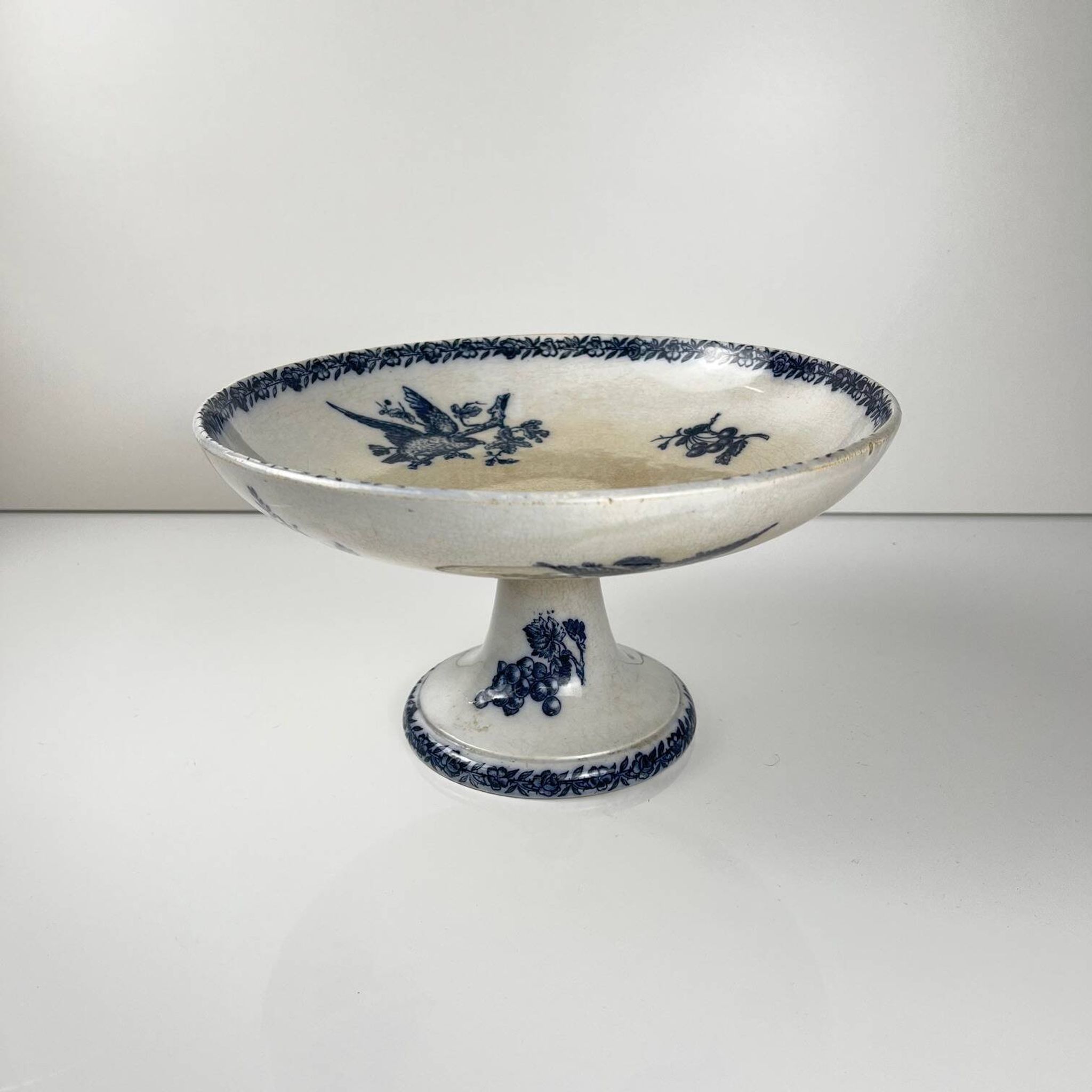 Compotier terre de Fer Pexonne, motif oiseau bleu fin XIXe