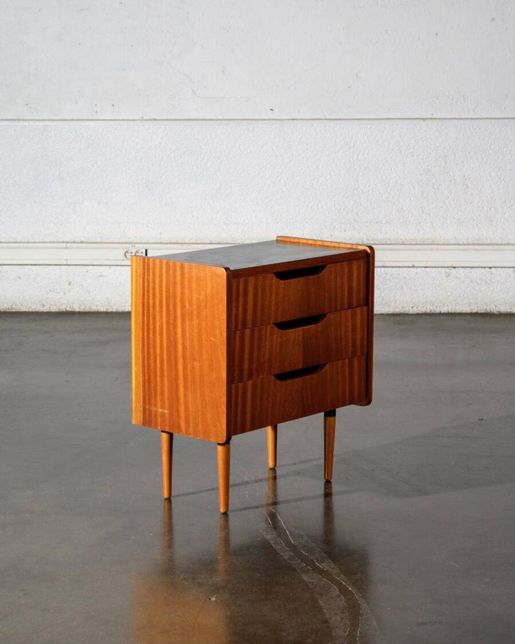Bedside table with 3 drawers
