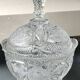 Bonbonnière, drageoir en cristal de bohème, décor de motifs floraux dépolis, pointe de diamant