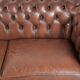 Canapé chesterfield 2,5 places en cuir de vachette vintage au look robuste