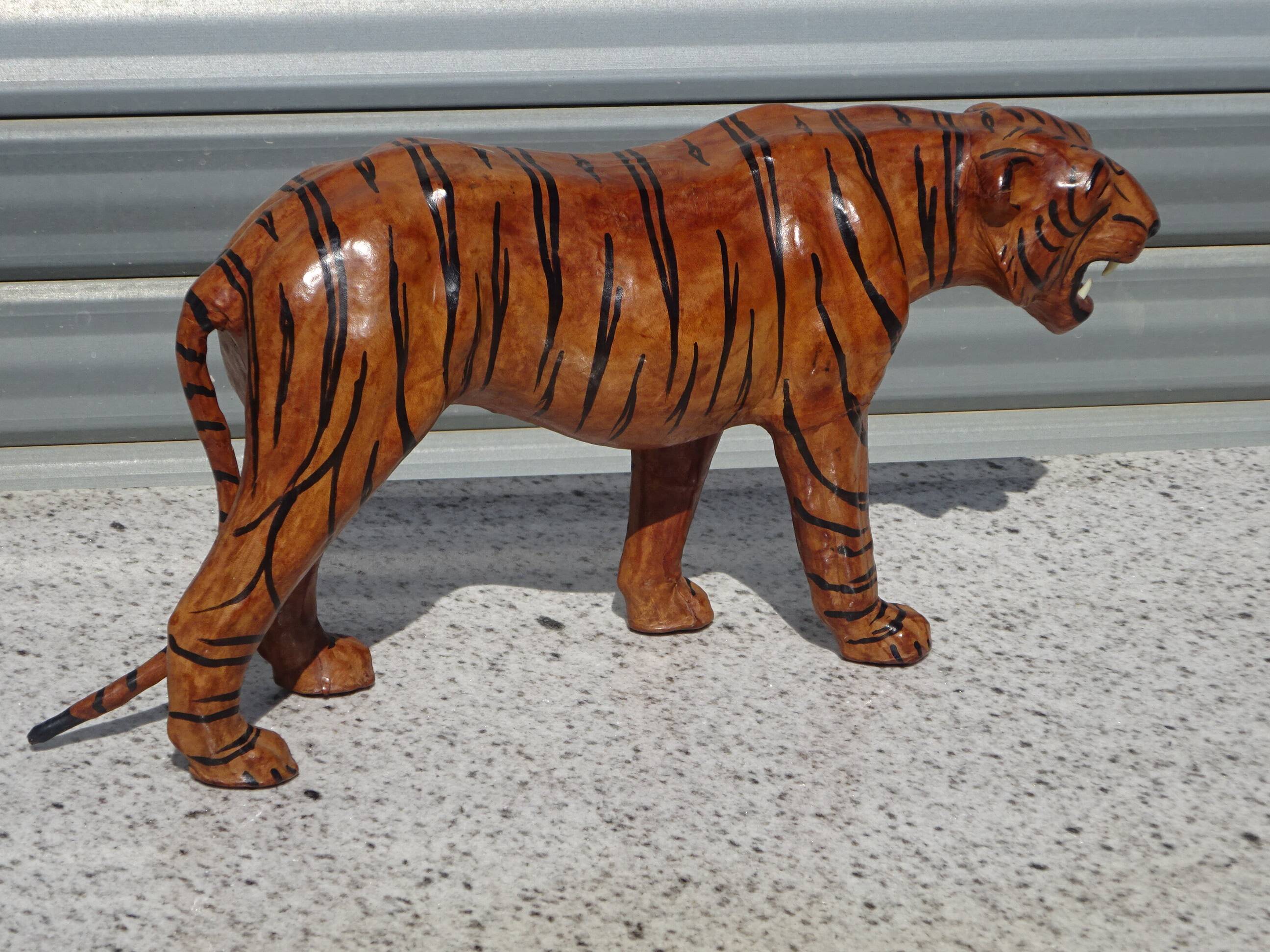 Genuine leather animal, tiger measuring 58 cm.