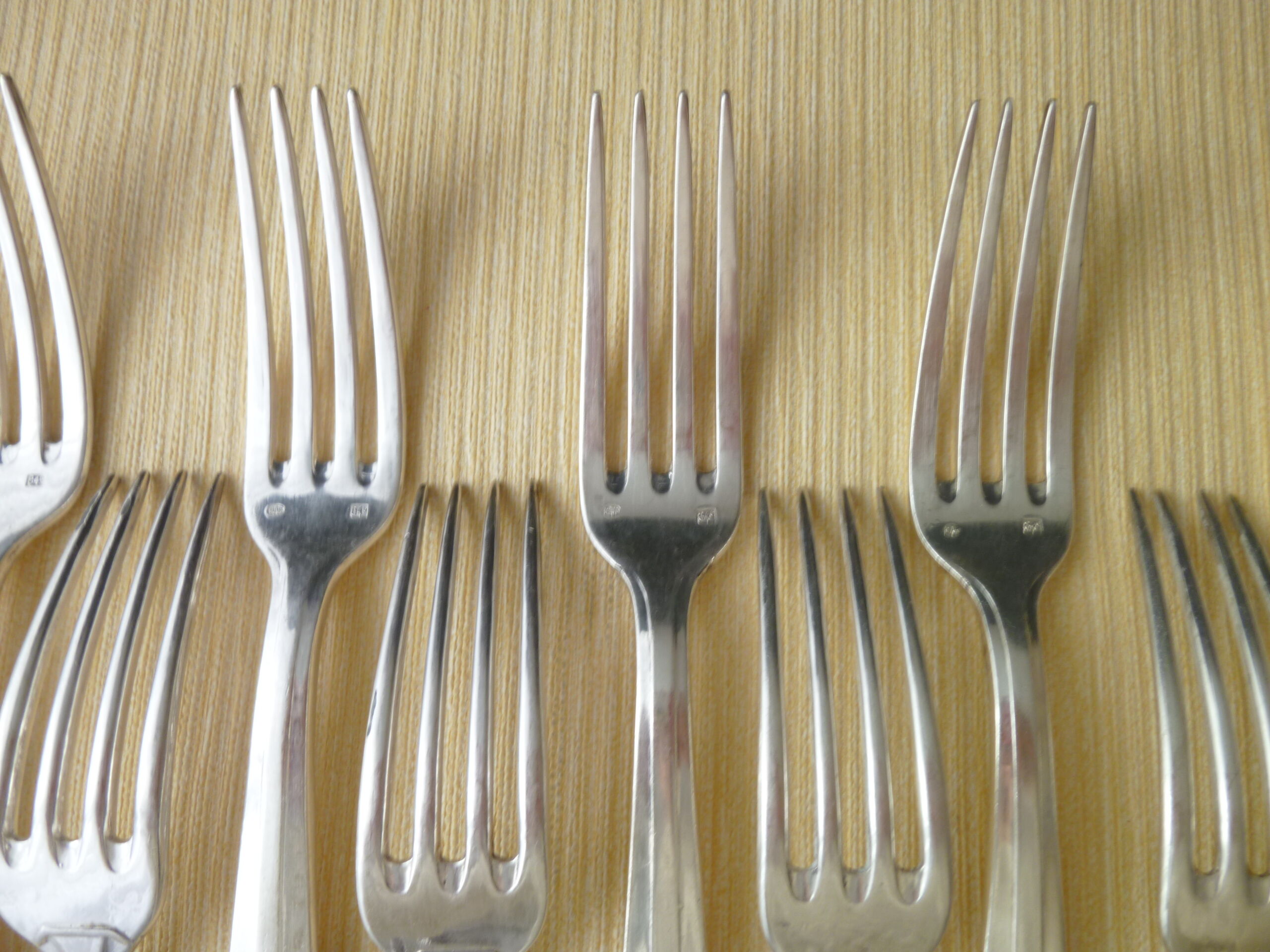 24 Table covers, silver metal housewife GOLD DAR