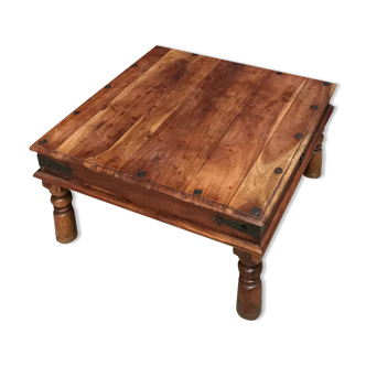 Table basse en bois massif avec 2 tiroirs.