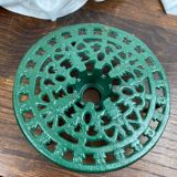 Cast iron trivet with warming system