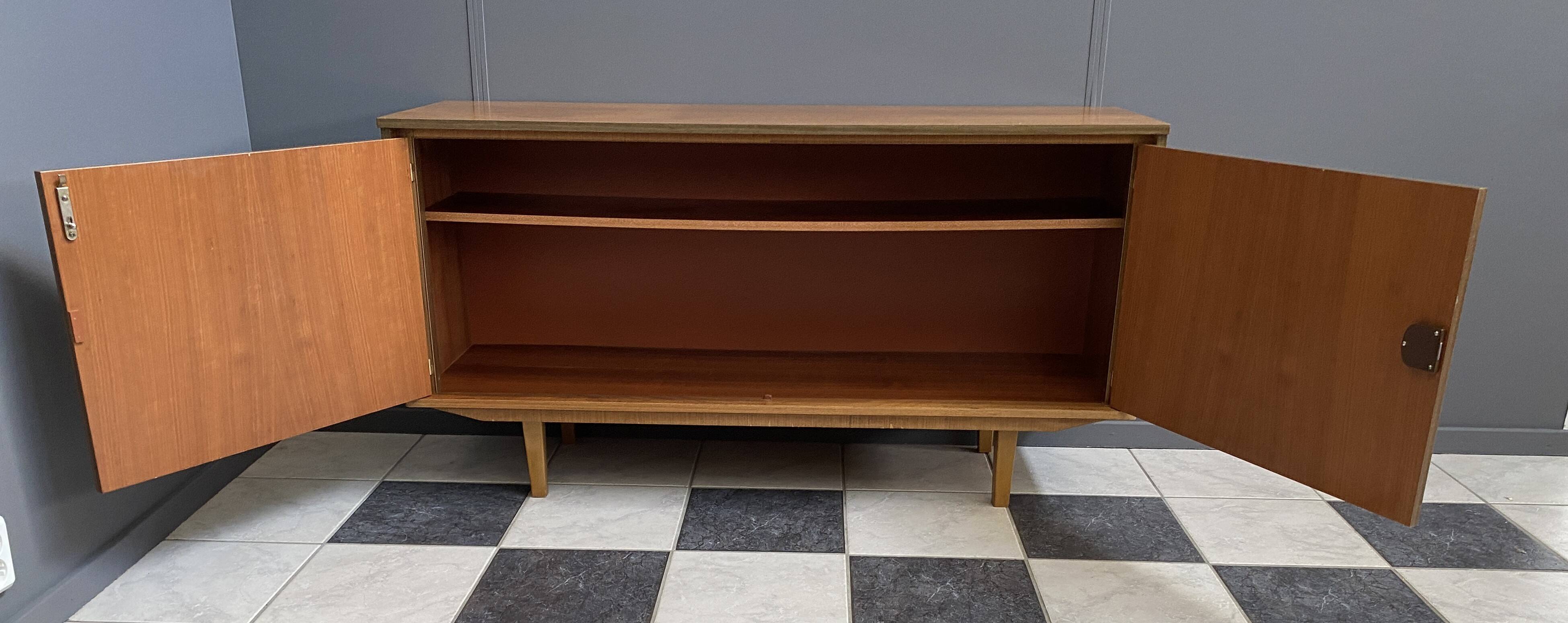 Buffet en bois à 2 portes de Suède