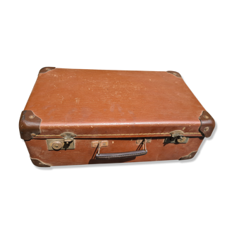 Ancienne valise marron en carton bouilli