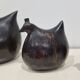 Trio de sculptures poules en ébène