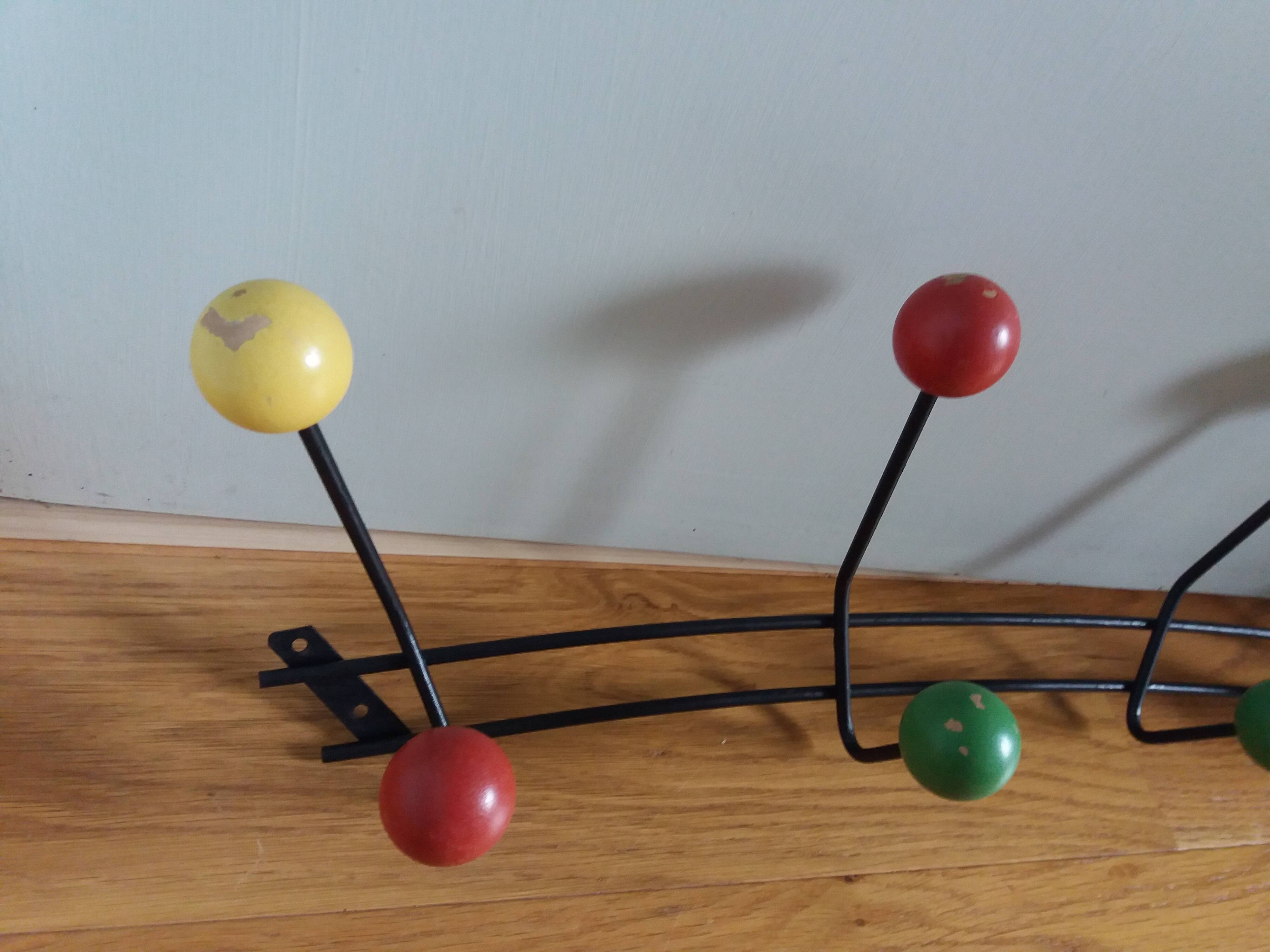 Ball coat rack