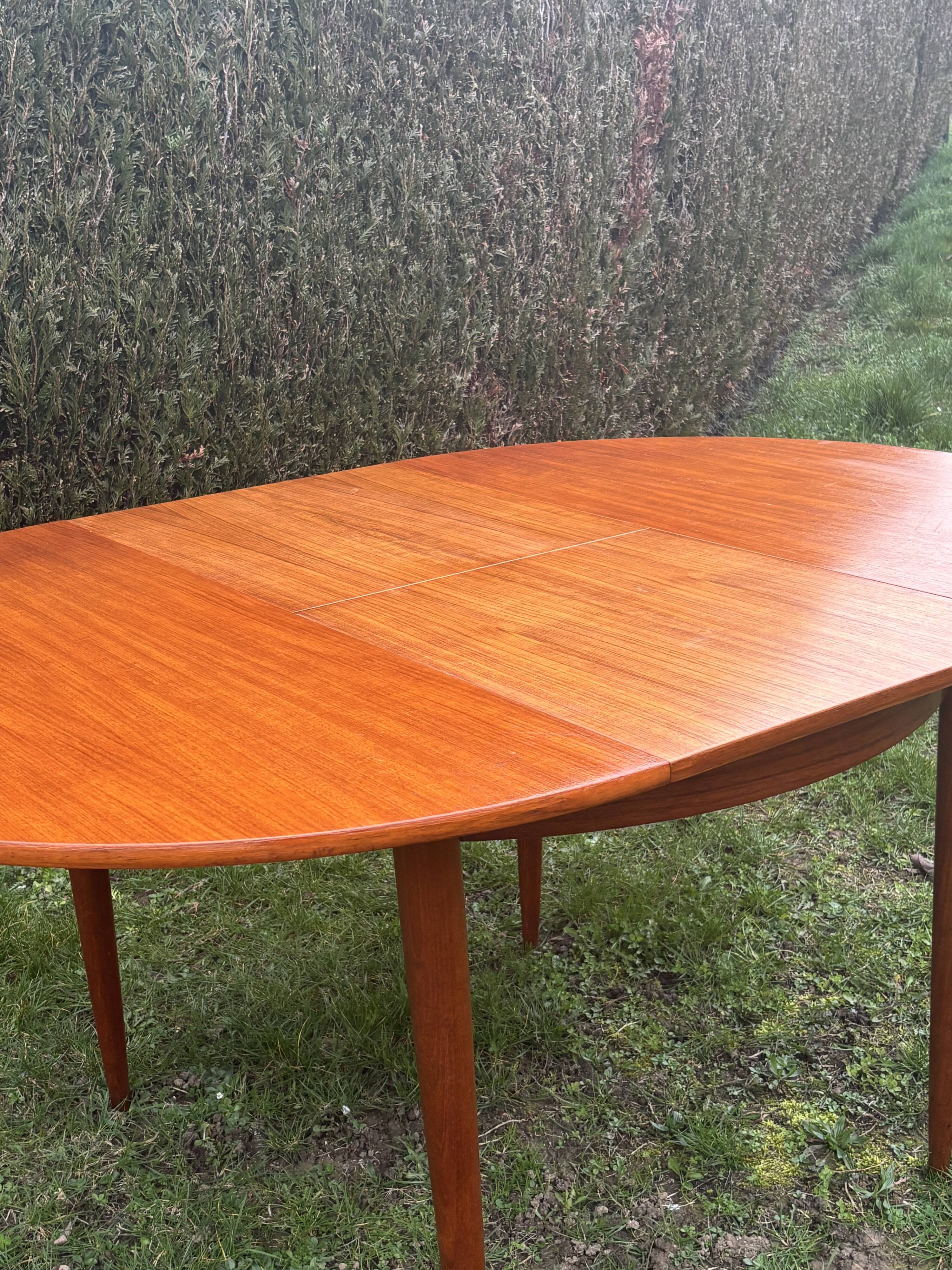 Vintage extendable table