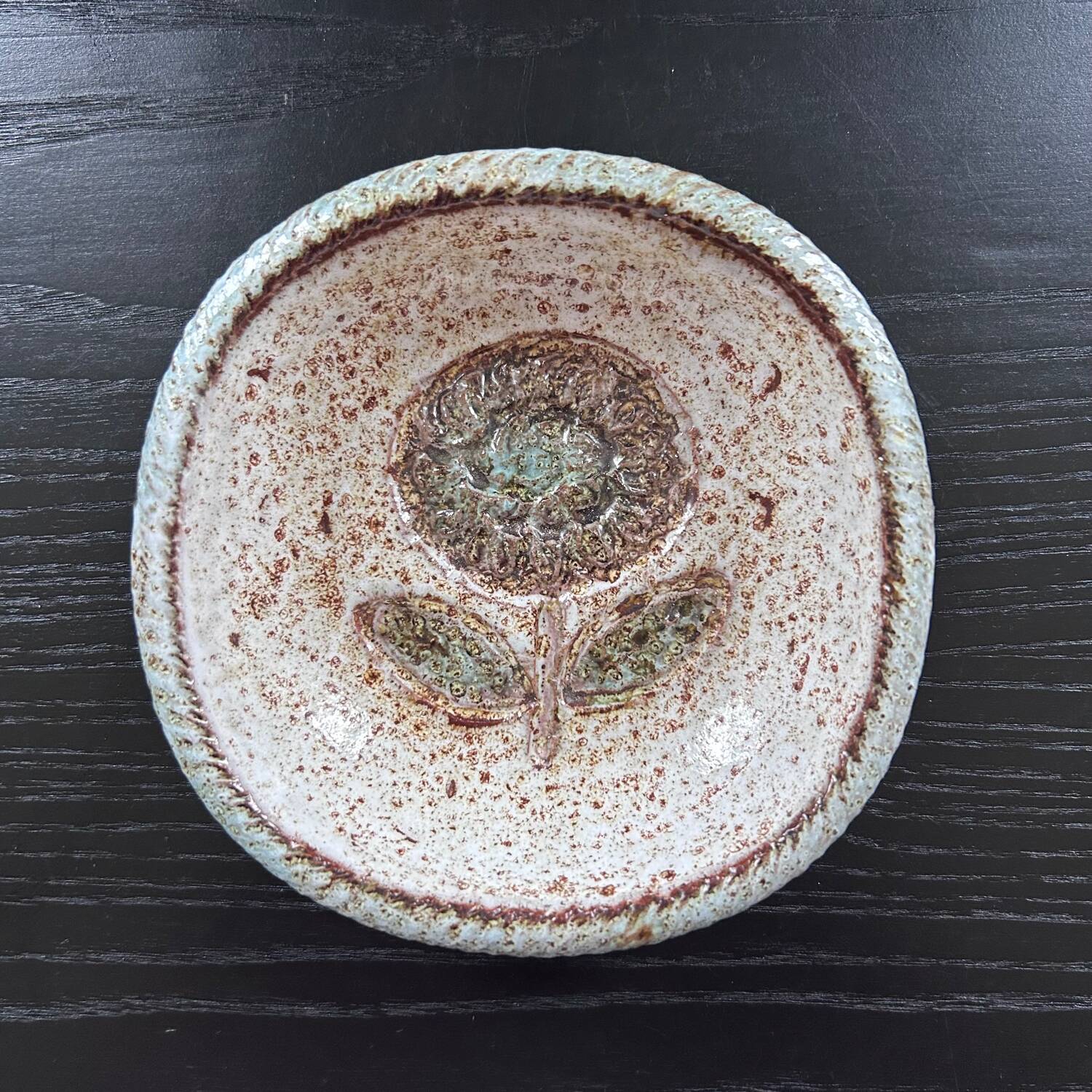 Stoneware flower emptier