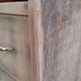 Spindle foot chest of drawers