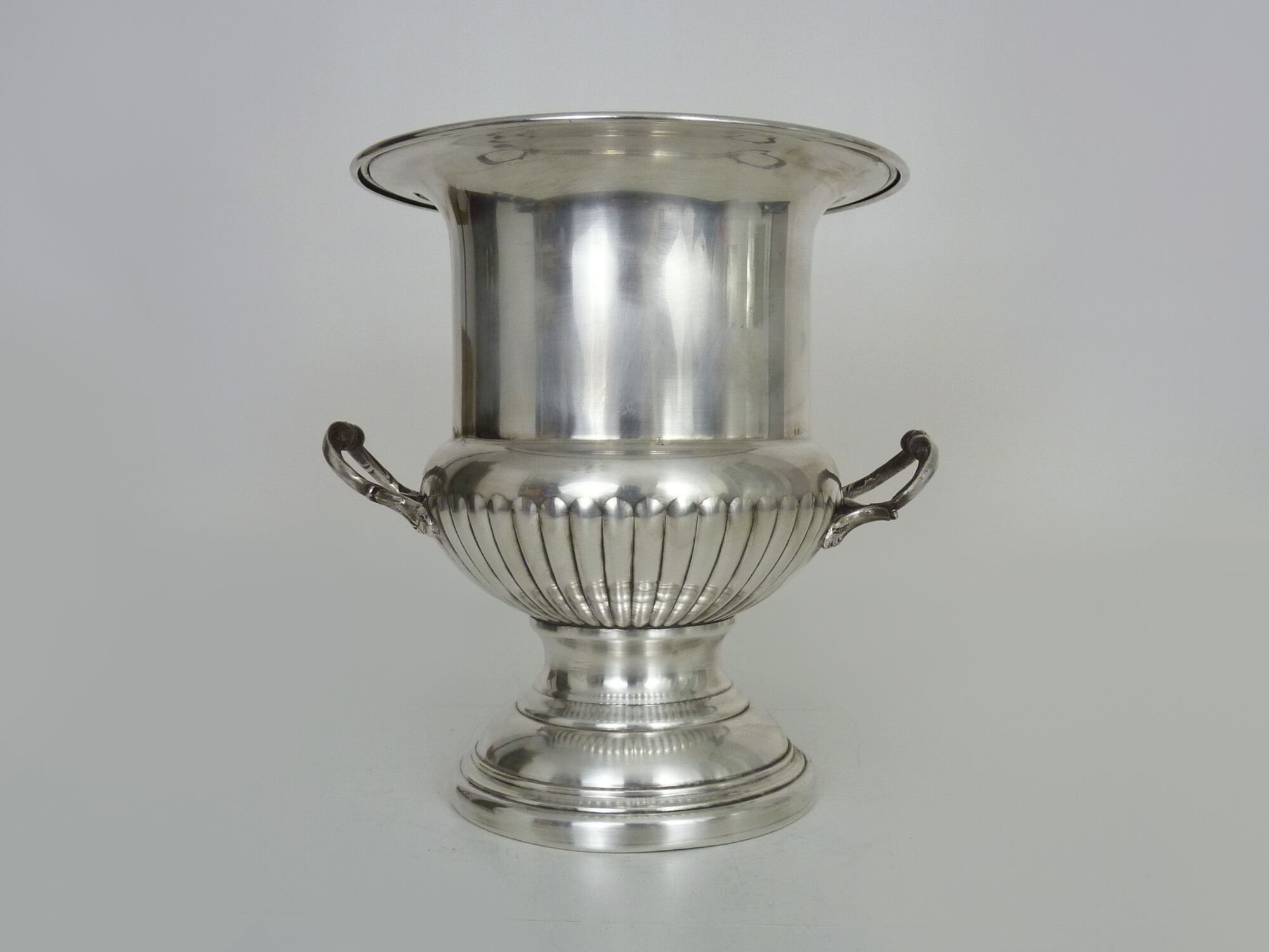 Champagne bucket shape Vintage Medici in silver metal. Year 60 70