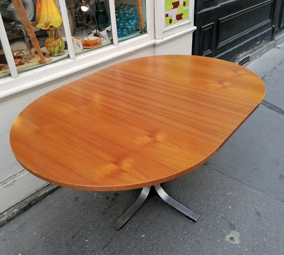 Table goes up and down 1970