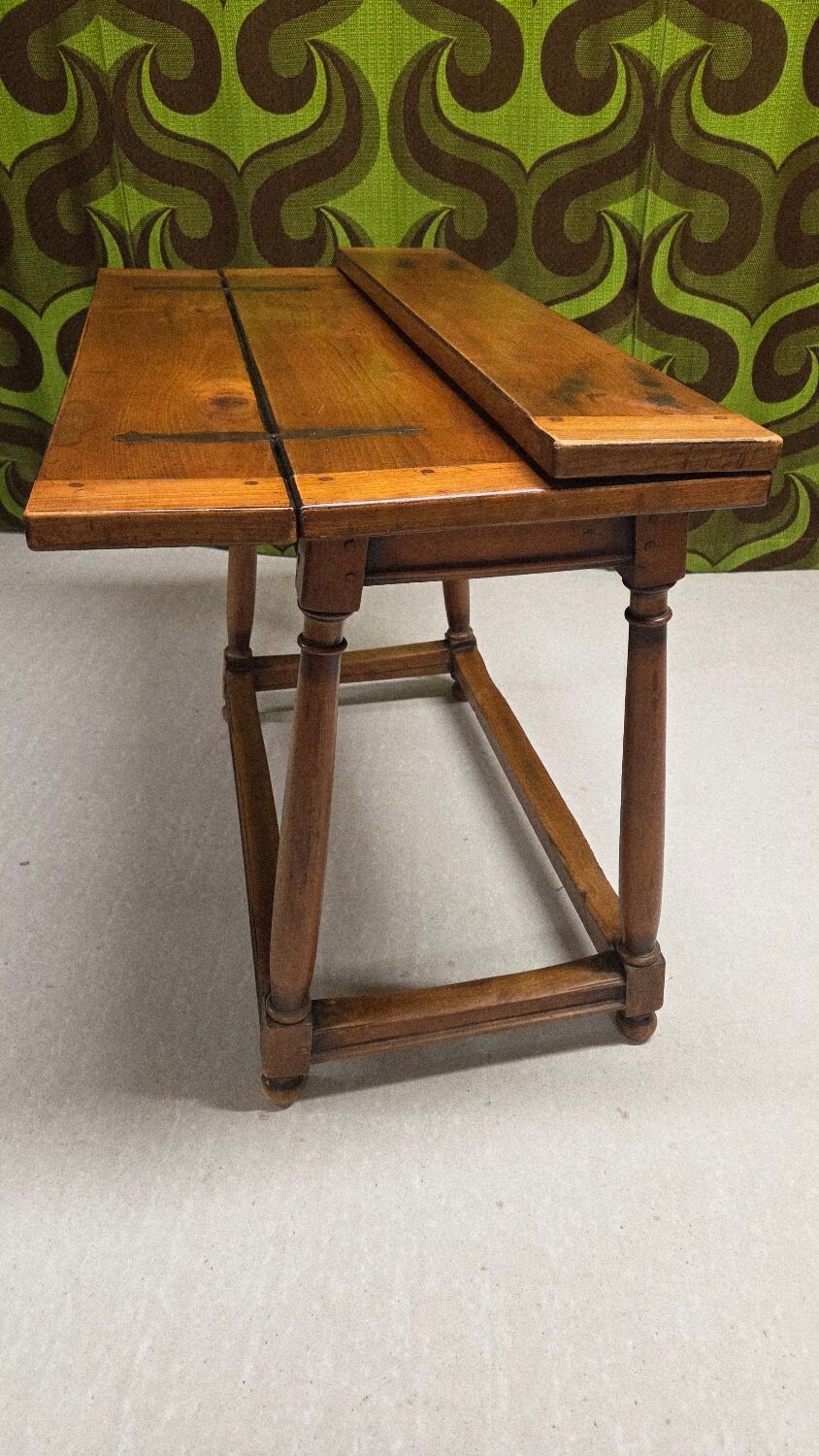 Console table in walnut, 20th century.