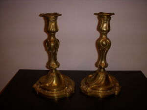 Paire de bougeoirs flambeau louis XV en bronze dore époque XIXème