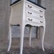 Commode trois tiroirs Louis XV patinée blanche et bleue