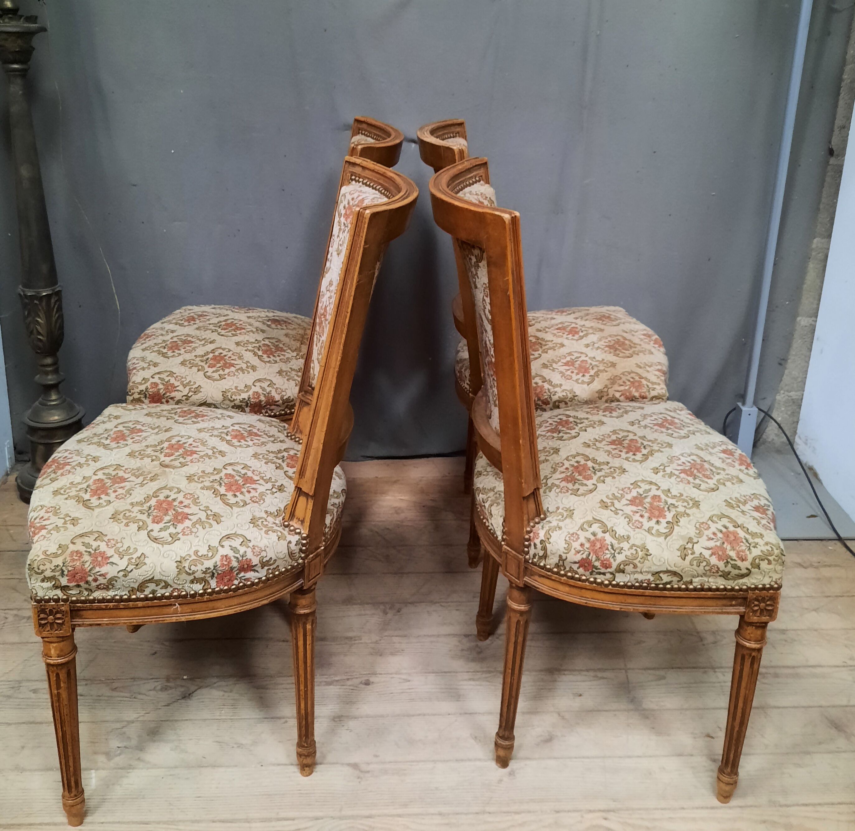 Paire de fauteuils de style Louis XVI