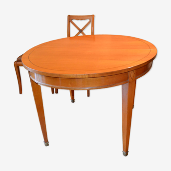 Extendable dining room table in solid cherry