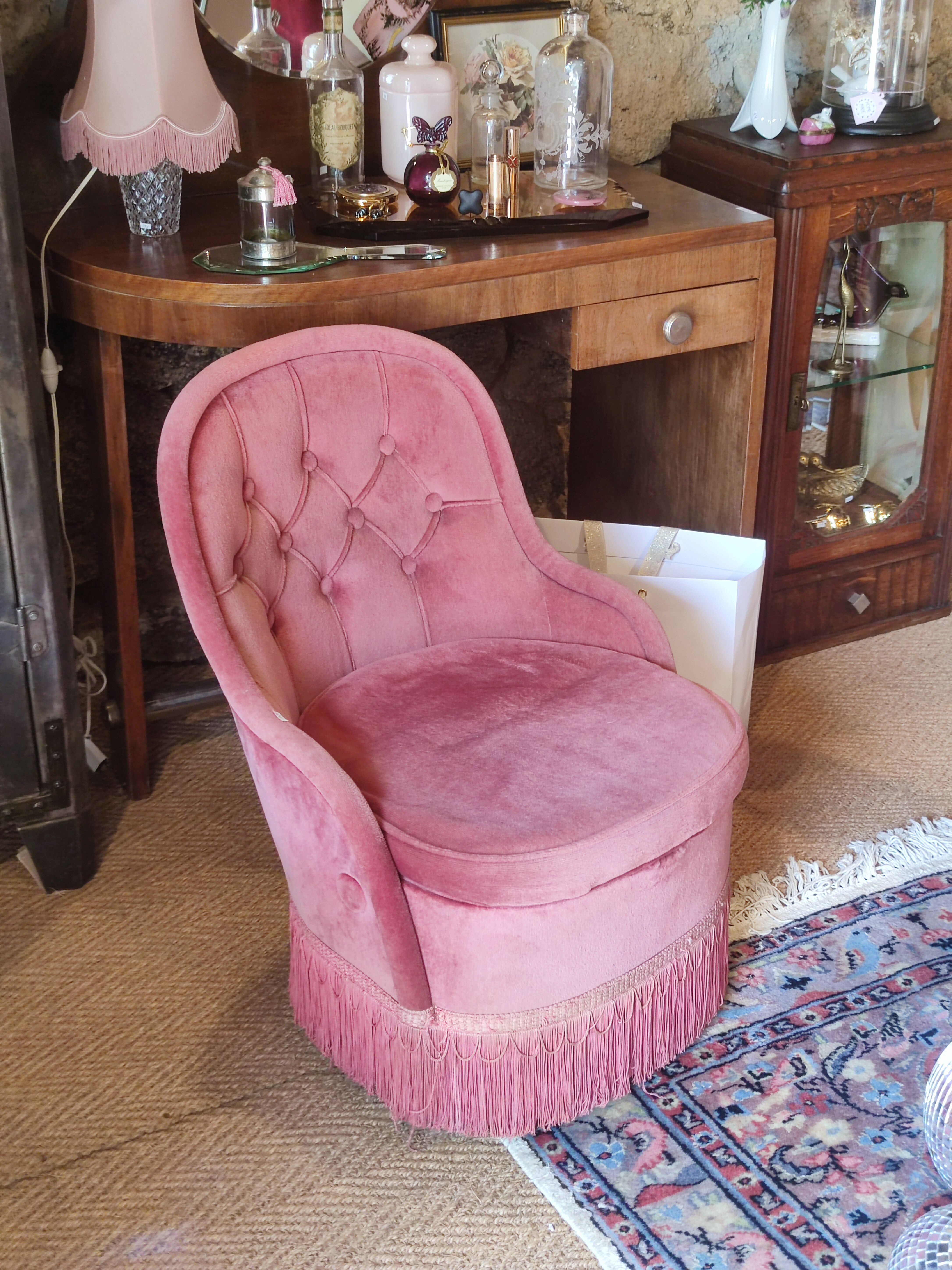 Pink toad armchair