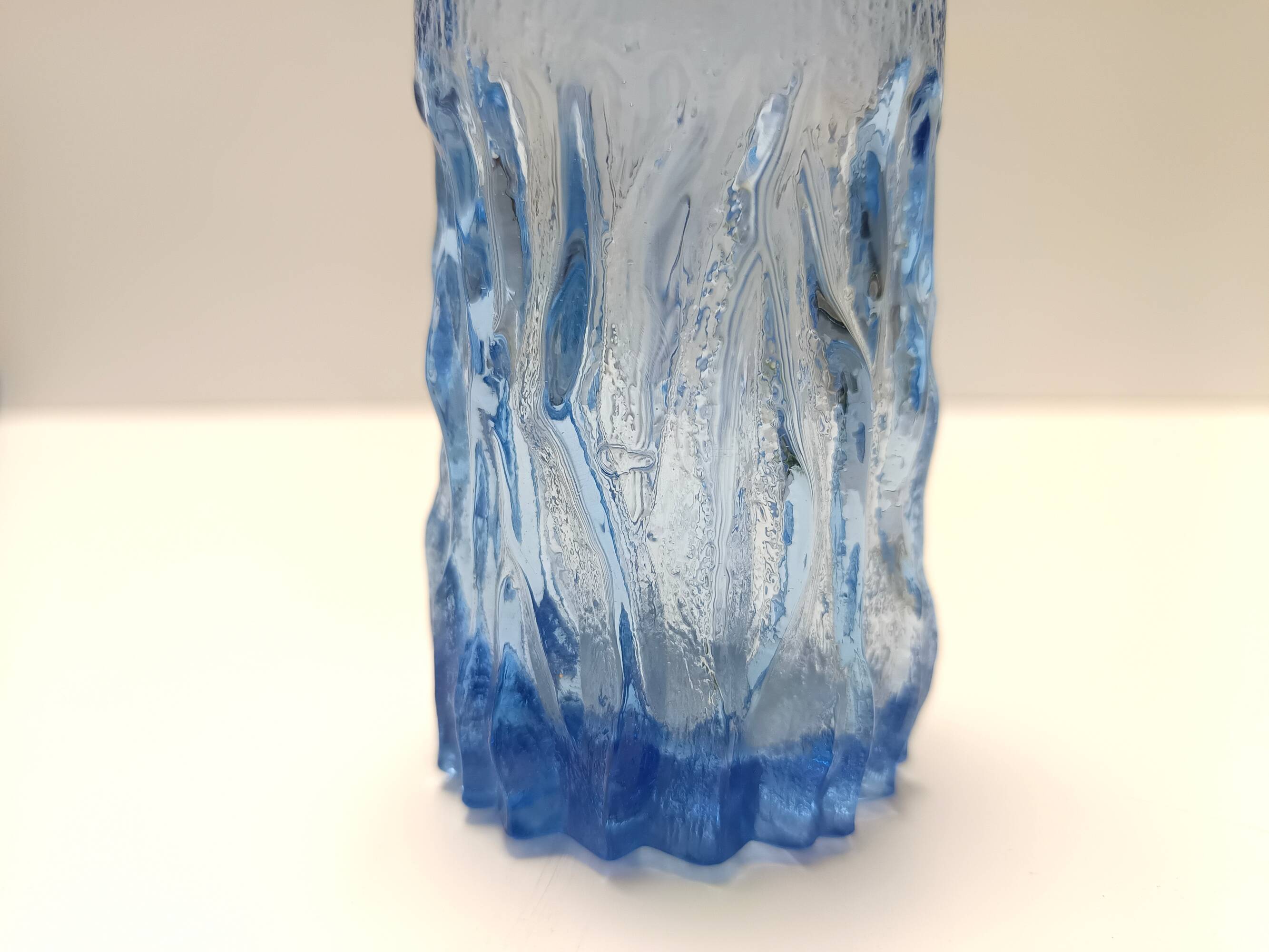 Ensemble de six verres à boire en cristal bleu faits à la main