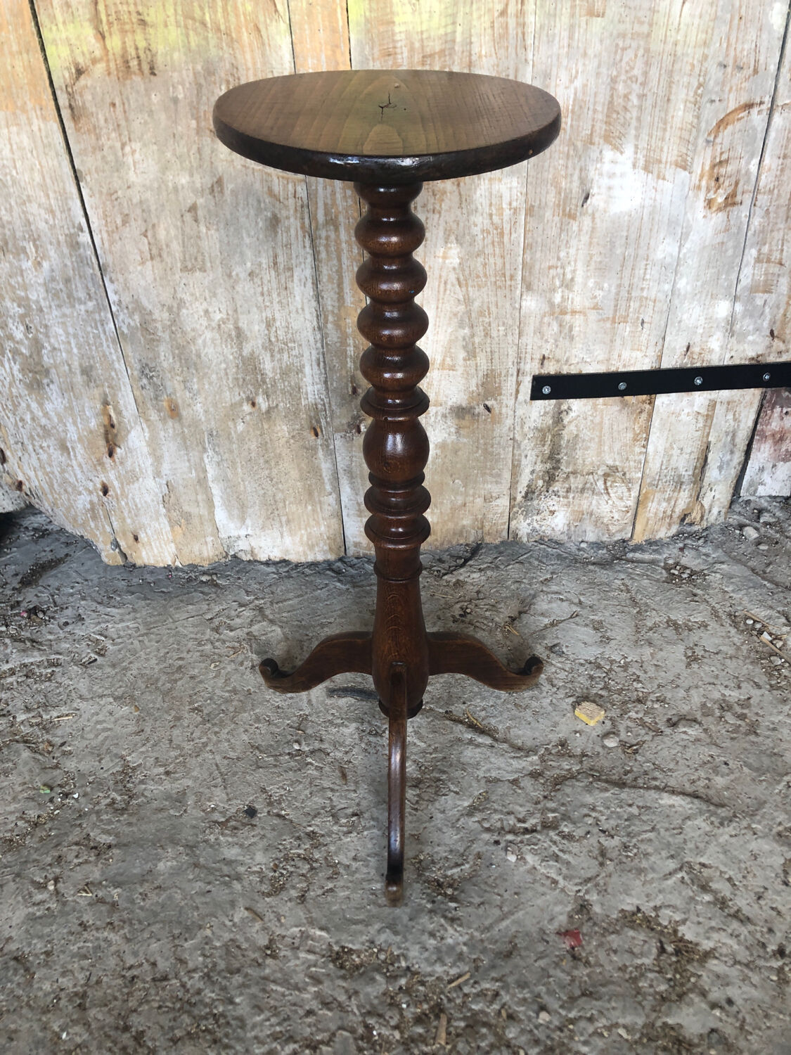 Fifth Door Pot Pot Tripod Wood turned Vintage