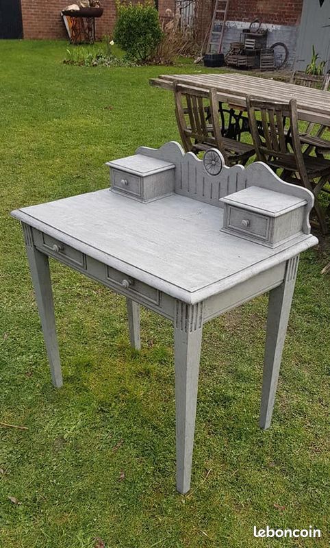 Dressing table