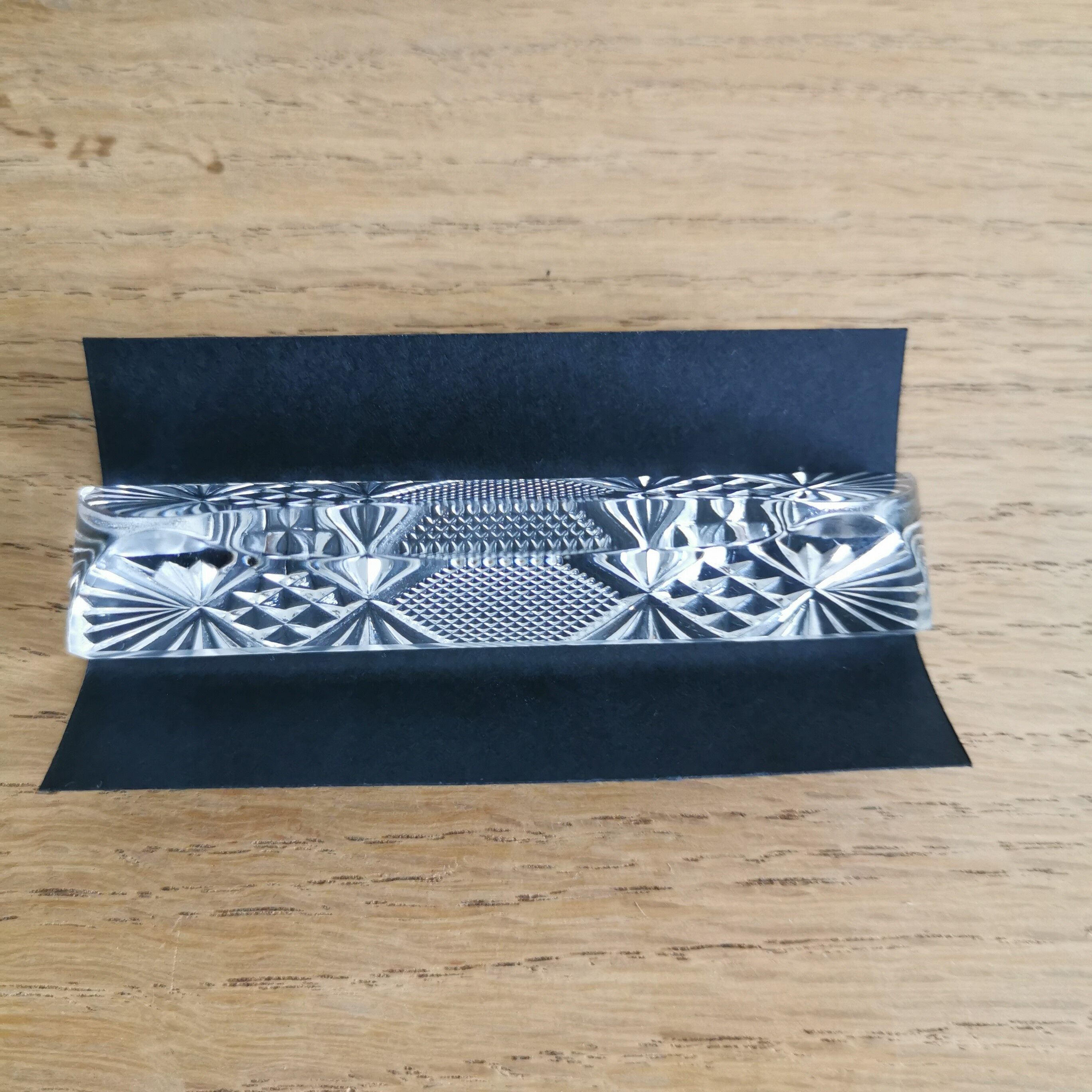 Crystal knife holders