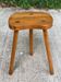 Tabouret scandinave en bois massif tripode brutaliste 1970