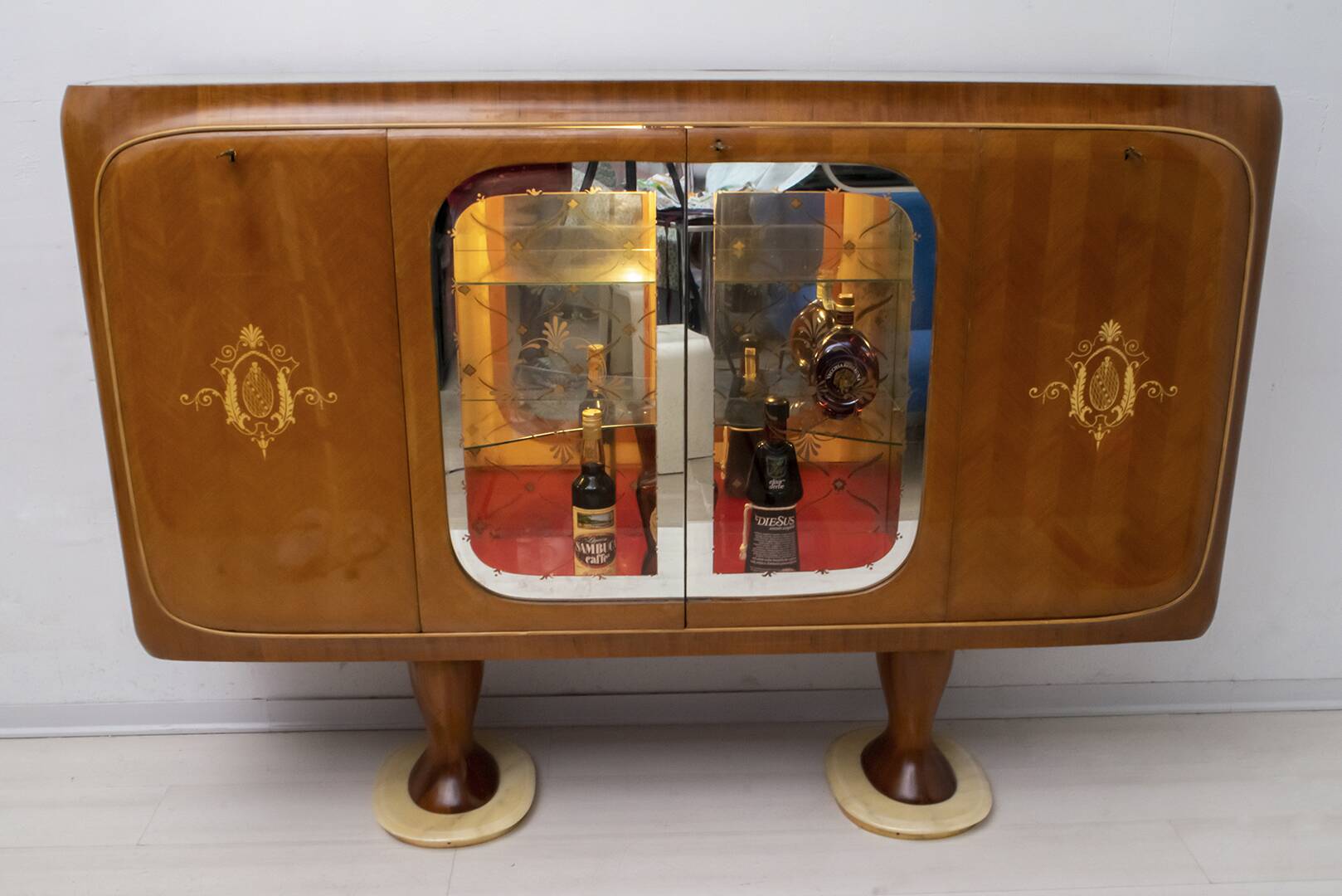 Vittorio Dassi Mid-Century Modern Italian Mahogany Cabinet Bar, 1950s