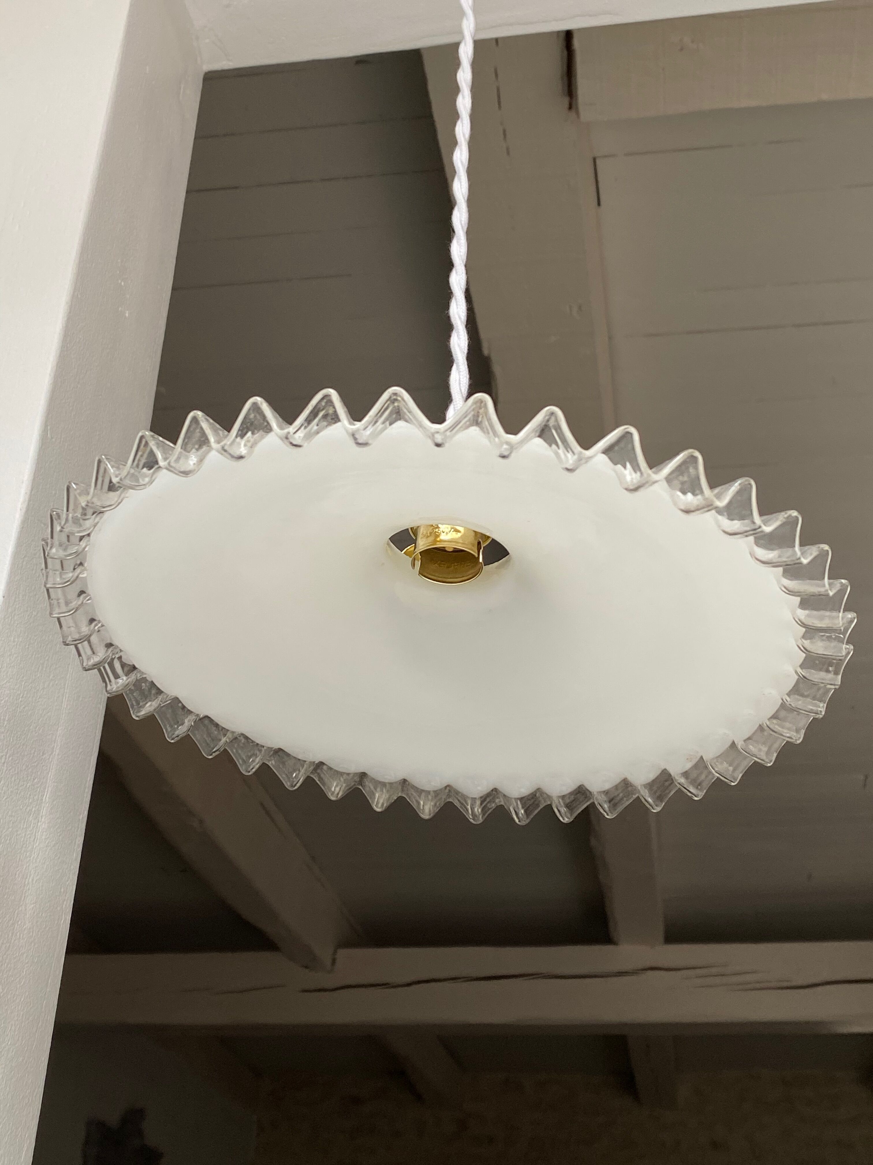 White opaline suspension