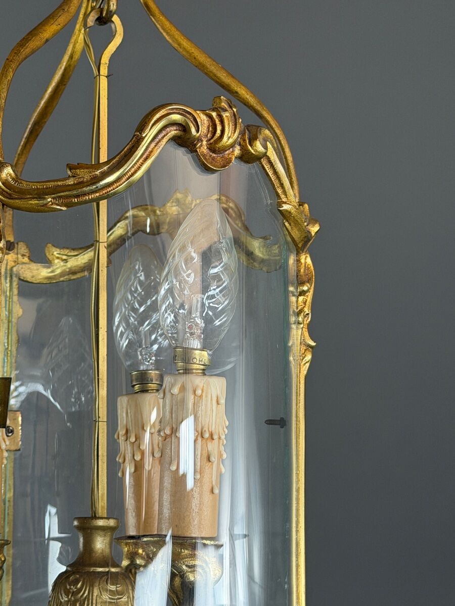 Cylindrical lantern in gilded bronze in the Louis XV style, 20th century.