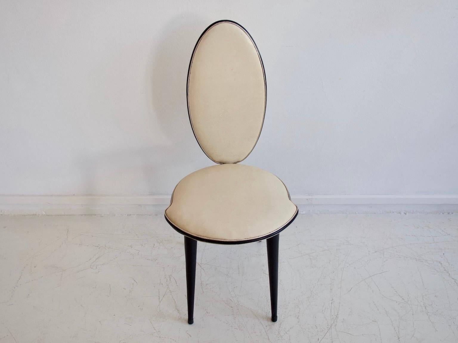 Chaise en vinyle crème et noir Umberto Mascagni