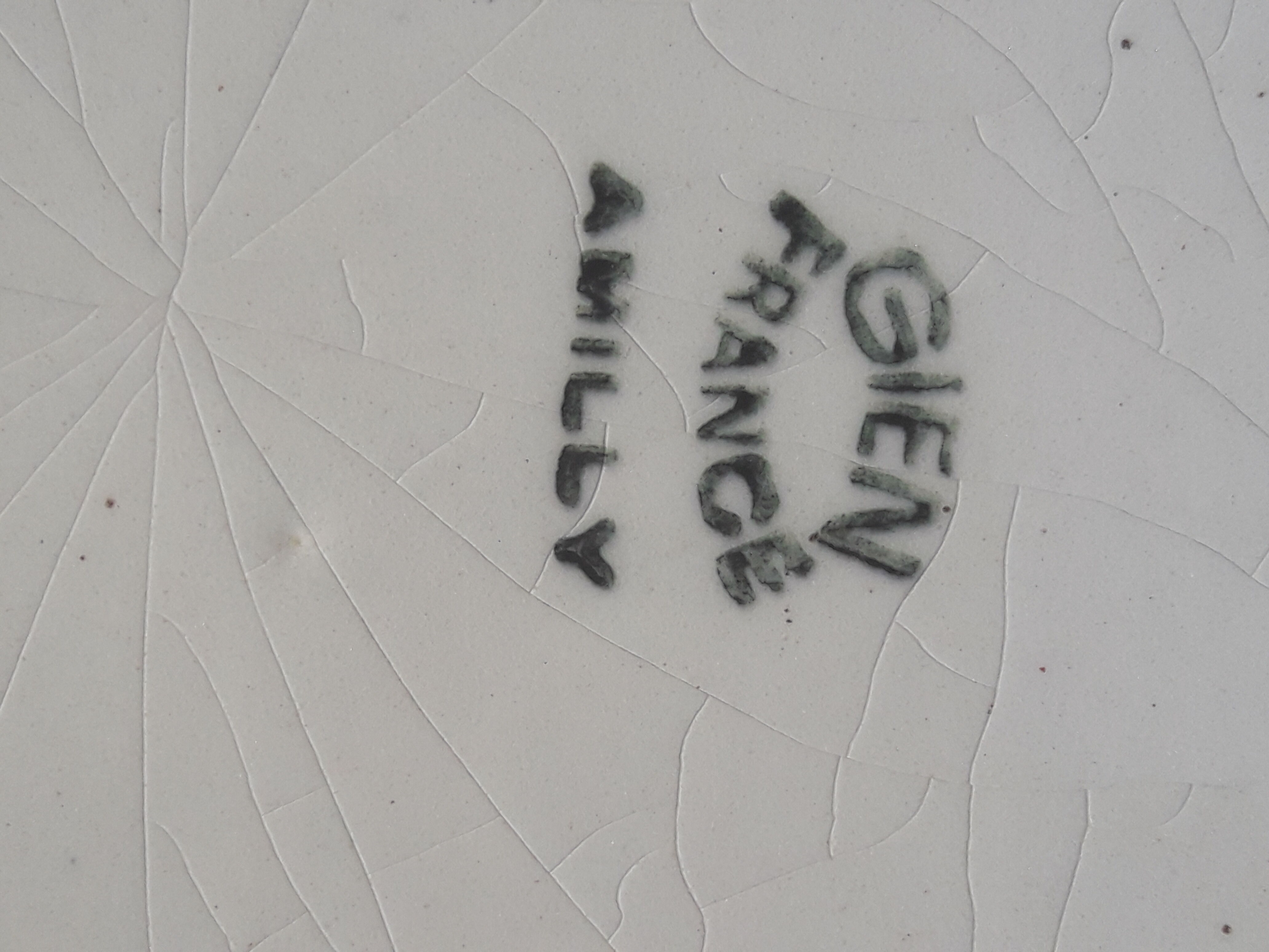 Gien model Amilly earthenware plate diam 22.5 cm