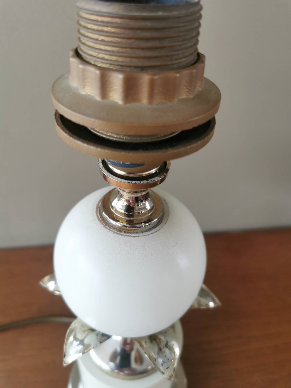 Vintage lamp base in wood and gold metal