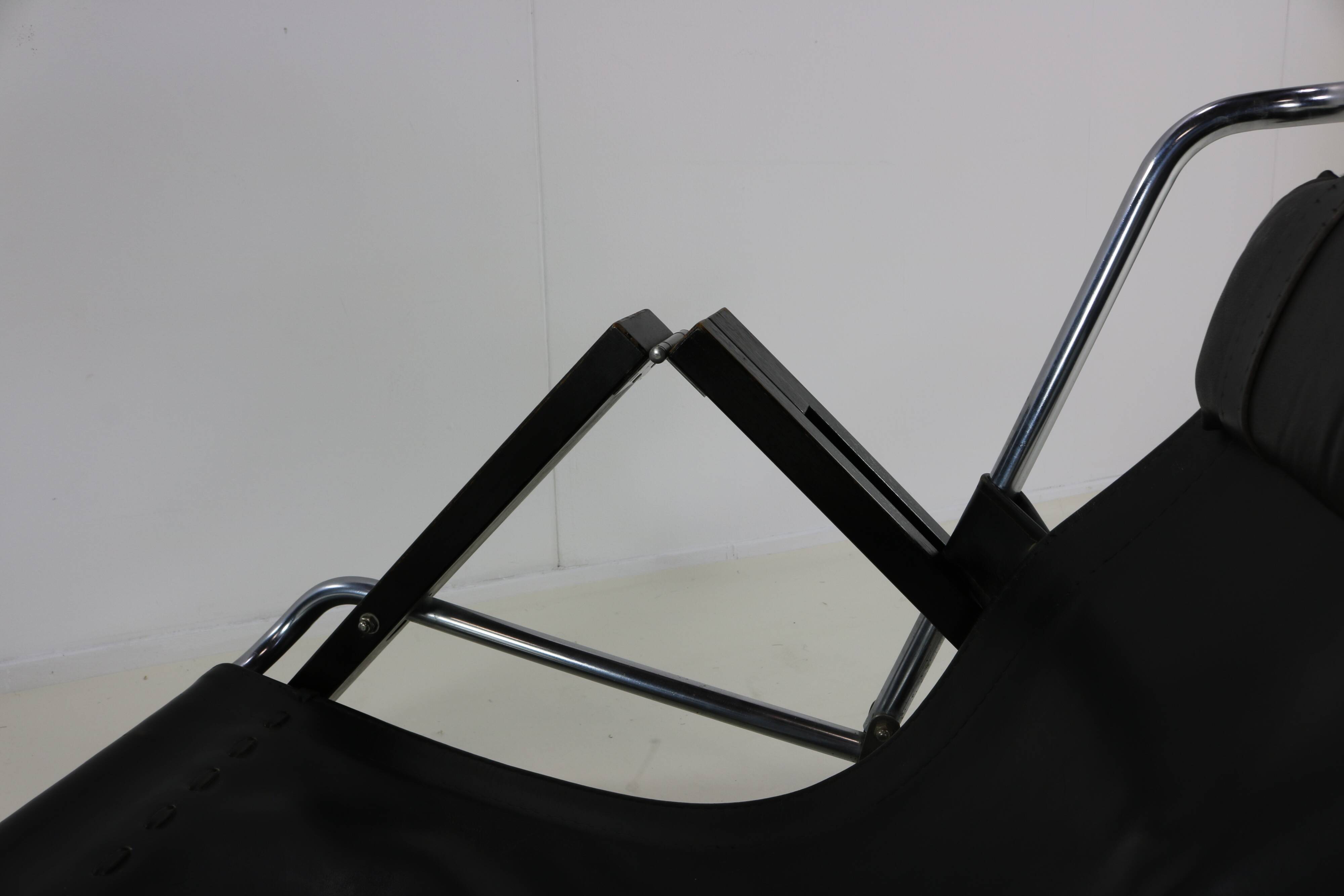 Seventies leather grasshopper lounge object by Sonja Wasseur