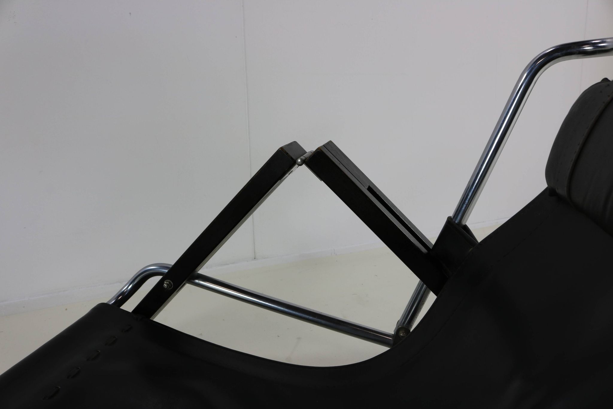 Seventies leather grasshopper lounge object by Sonja Wasseur