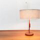Lampe de table en teck type 25 milieu du siècle de Temde