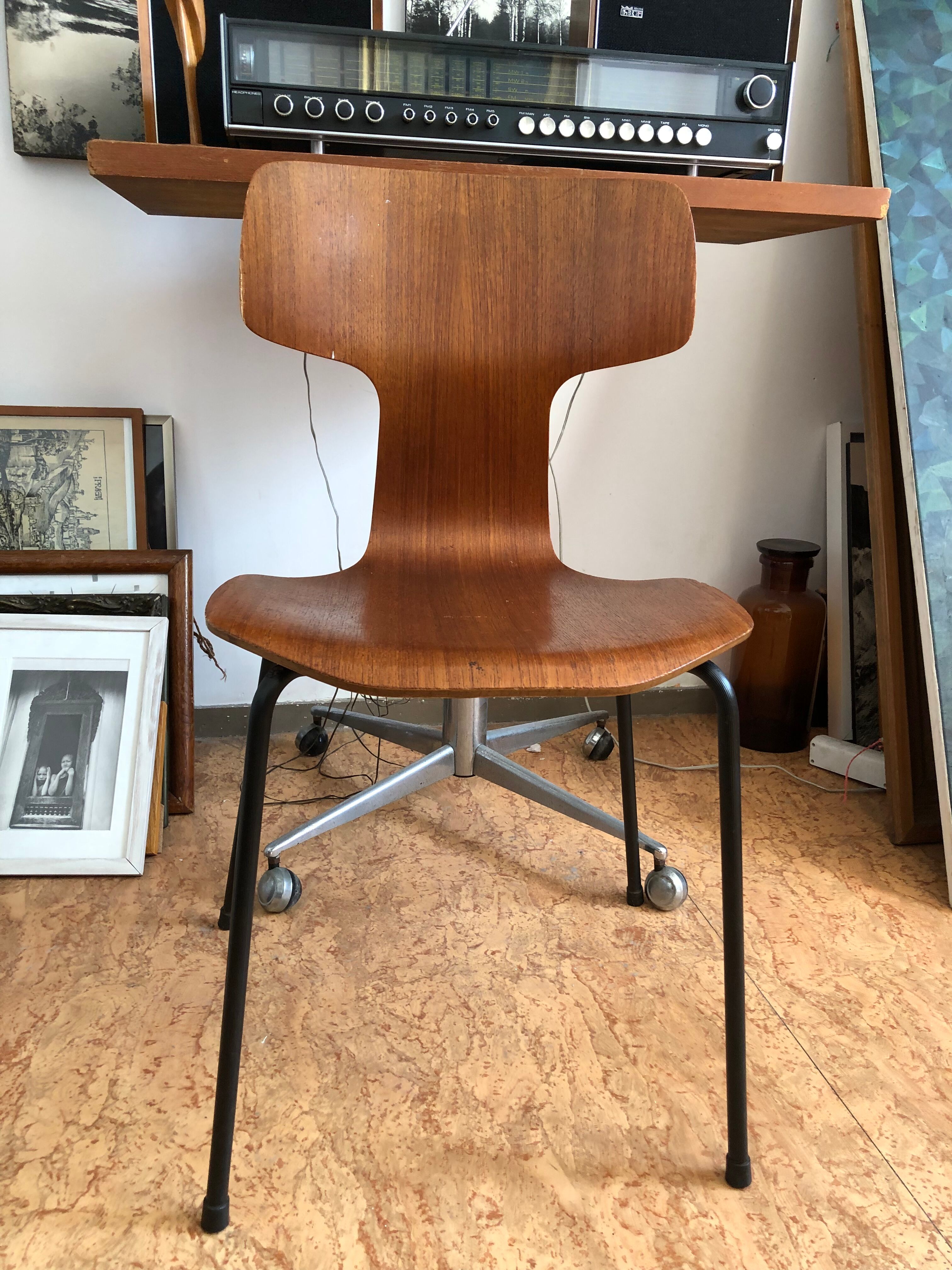 Hammer Chair 3103 by Arne Jocobsen , Fritz Hansen