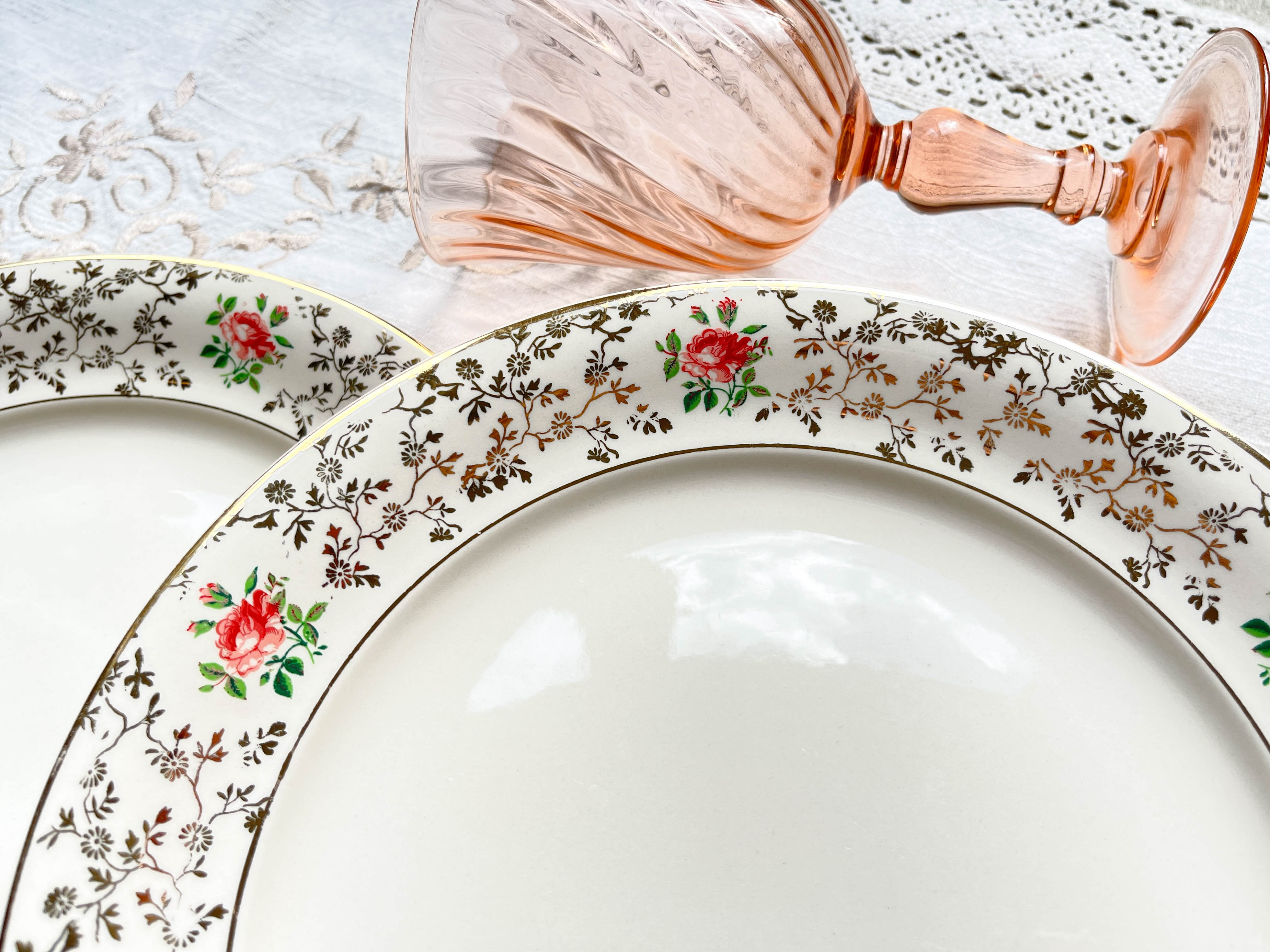 9 Villeroy Boch flat plates in white golden porcelain floral pattern