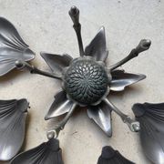 Vintage flower ashtray with removable petals