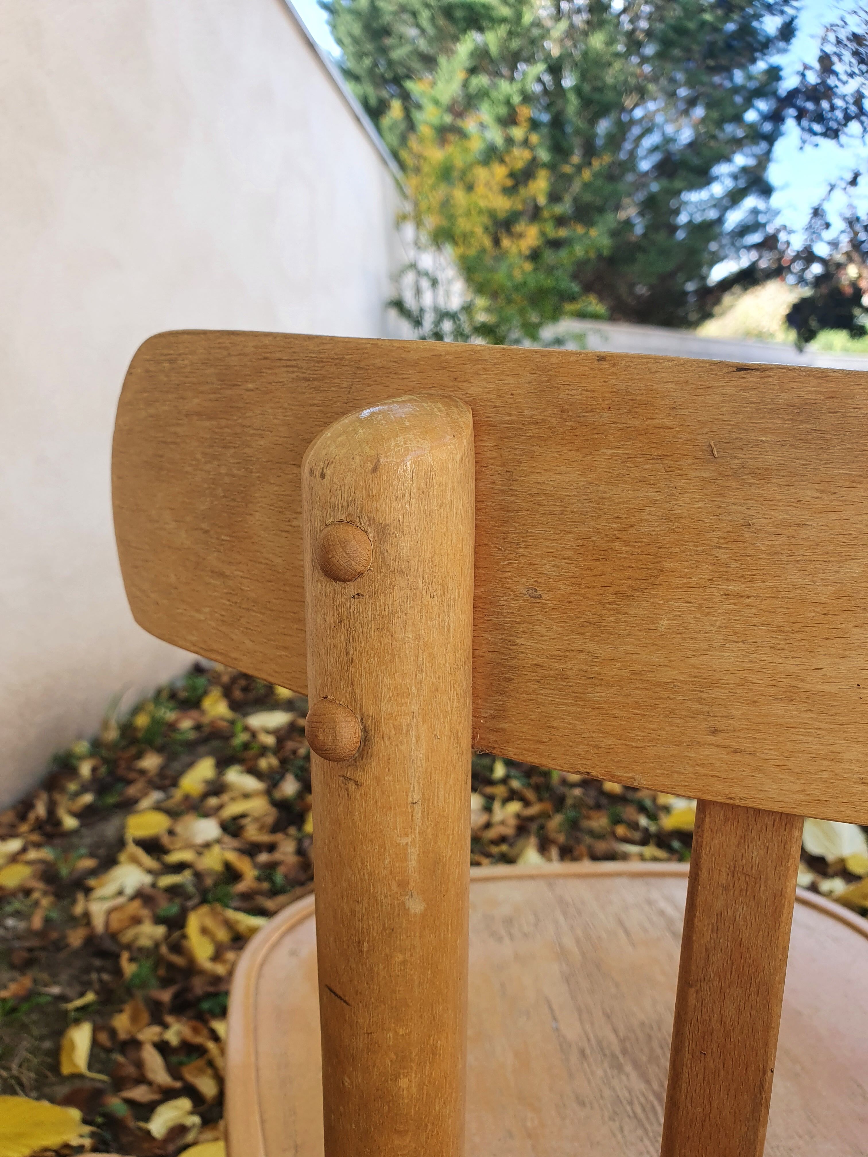 Fauteuil de bistrot pouvant servir de chaise de bureau